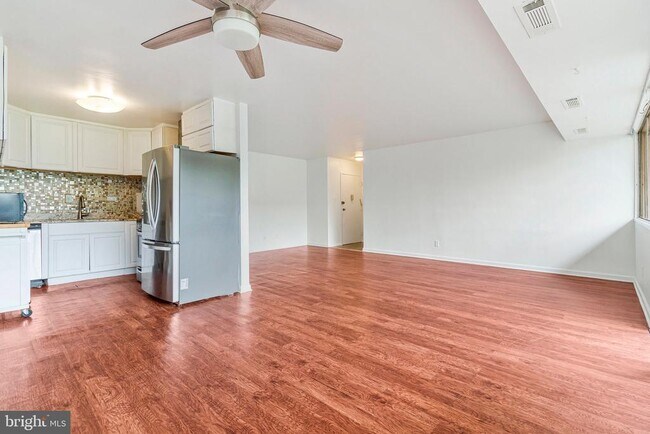 5801 Quantrell Ave in Alexandria, VA - Building Photo - Building Photo