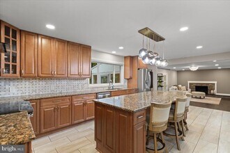 9472 Lapstrake Ln in Burke, VA - Building Photo - Building Photo