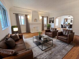 335 N Orange Grove Ave in Los Angeles, CA - Building Photo