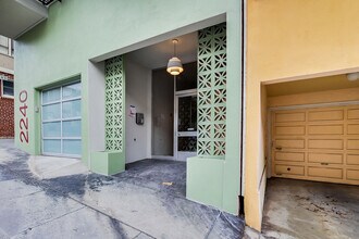 2240 Larkin in San Francisco, CA - Foto de edificio - Building Photo