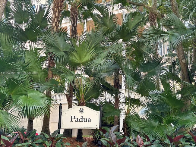 13633 Deering Bay Dr in Coral Gables, FL - Building Photo - Building Photo