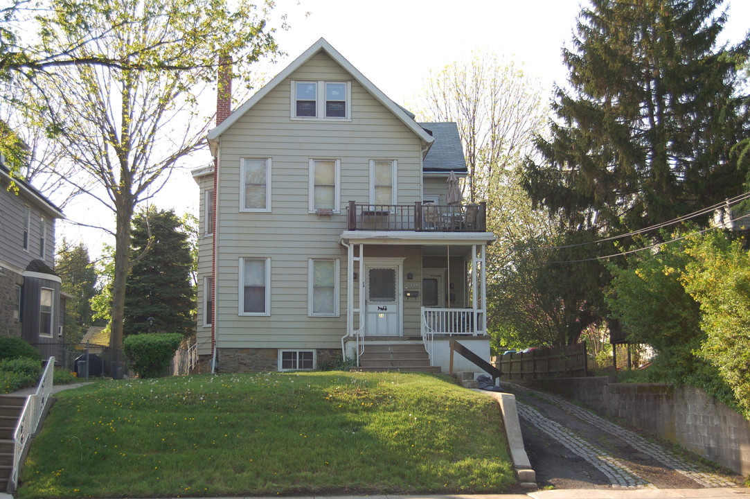 340 Chester Pike in Glenolden, PA - Foto de edificio