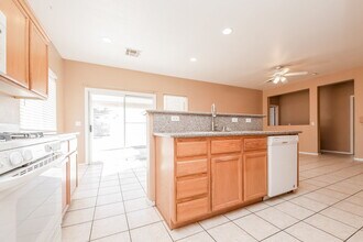 5421 Sea Water Way in North Las Vegas, NV - Building Photo - Building Photo