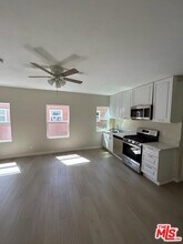 407 N Coronado St in Los Angeles, CA - Building Photo - Building Photo