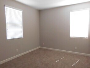 207 Coulter Way in Vacaville, CA - Building Photo - Building Photo