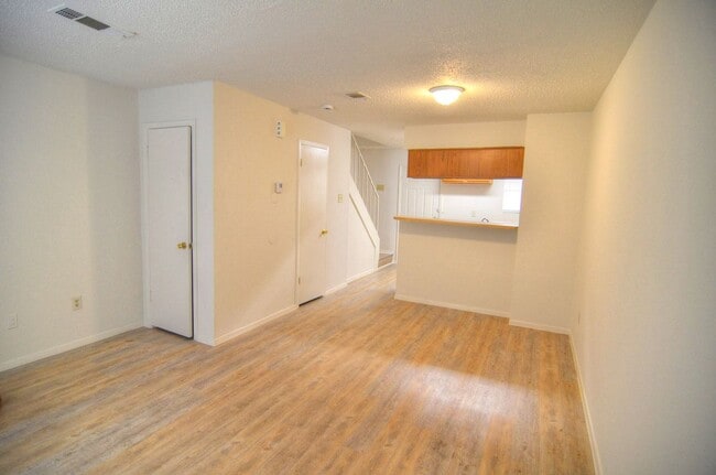 9451 Olde Village Ct in Dallas, TX - Building Photo - Building Photo