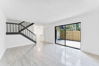 1624 Forest Lakes Cir in West Palm Beach, FL - Building Photo - Building Photo