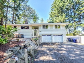 15506 Juanita Dr NE in Kenmore, WA - Building Photo - Building Photo