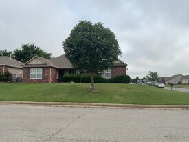 8888 S 261st E Ave in Broken Arrow, OK - Building Photo