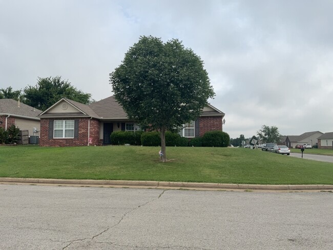 property at 8888 S 261st E Ave