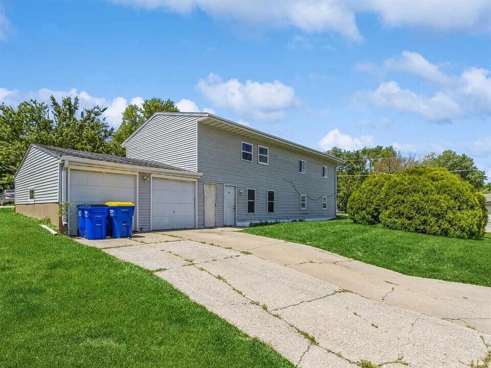 320 S 4th St, Unit West Branch in West Branch, IA - Foto de edificio