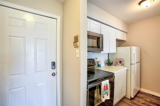 10075 Westpark Dr in Houston, TX - Building Photo - Building Photo