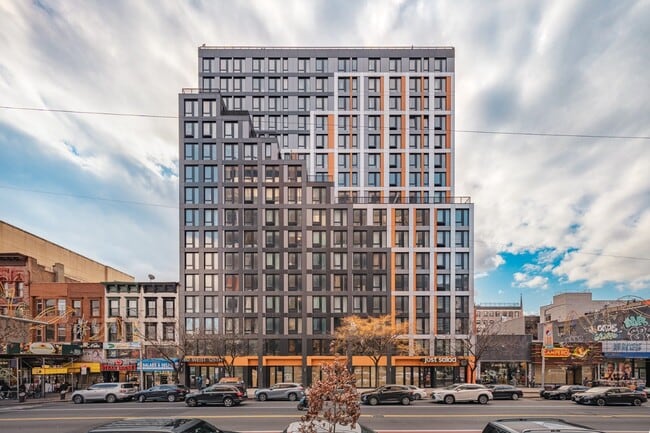 60 W 125th St, Unit 503B in New York, NY - Building Photo - Building Photo