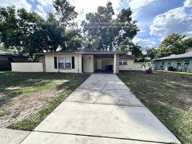 property at 512 E Hilda Dr
