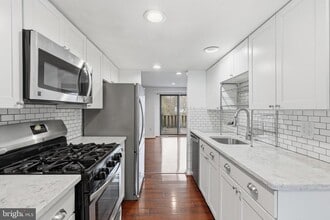 5497 Endicott Ln in Columbia, MD - Building Photo - Building Photo