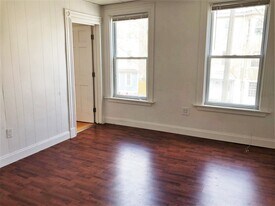 289 Chelsea St, Unit 2 in Boston, MA - Building Photo
