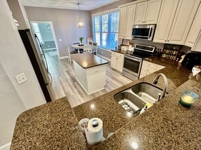 576 Hunts Pointe Dr in Virginia Beach, VA - Building Photo - Building Photo