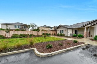 519 S Summit St in Visalia, CA - Building Photo - Building Photo