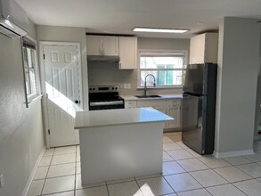 4118 Nelson Ave in Sarasota, FL - Building Photo - Building Photo