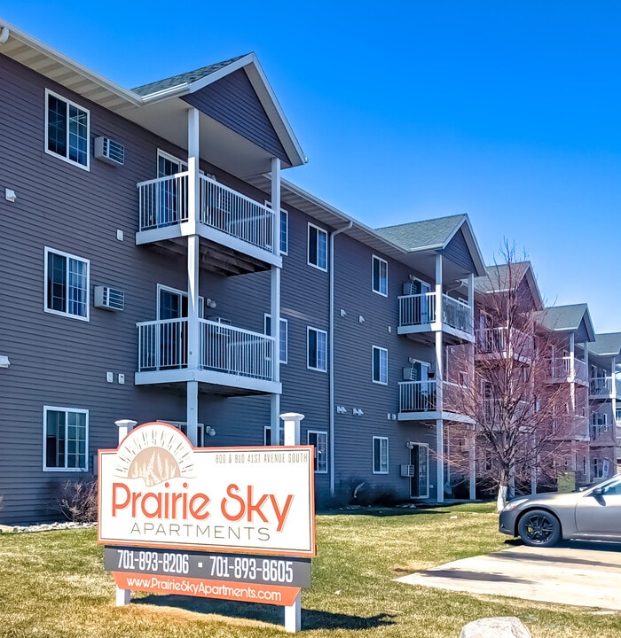 Prairie Sky Apartments in Moorhead, MN - Building Photo