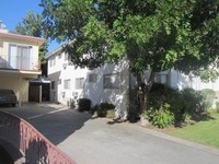 10717 Bloomfield St in Toluca Lake, CA - Foto de edificio - Building Photo