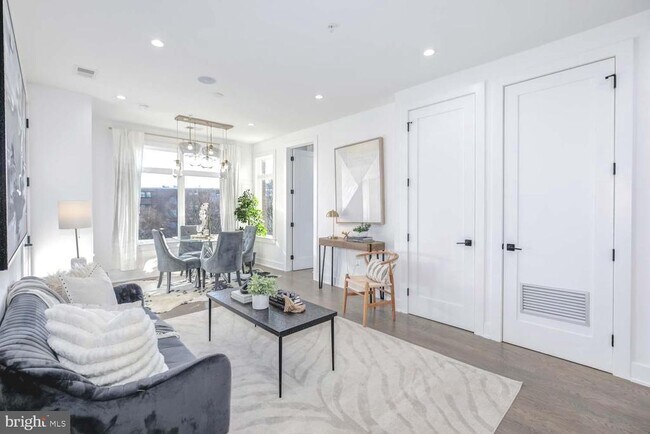 property at 1220 Potomac Ave SE