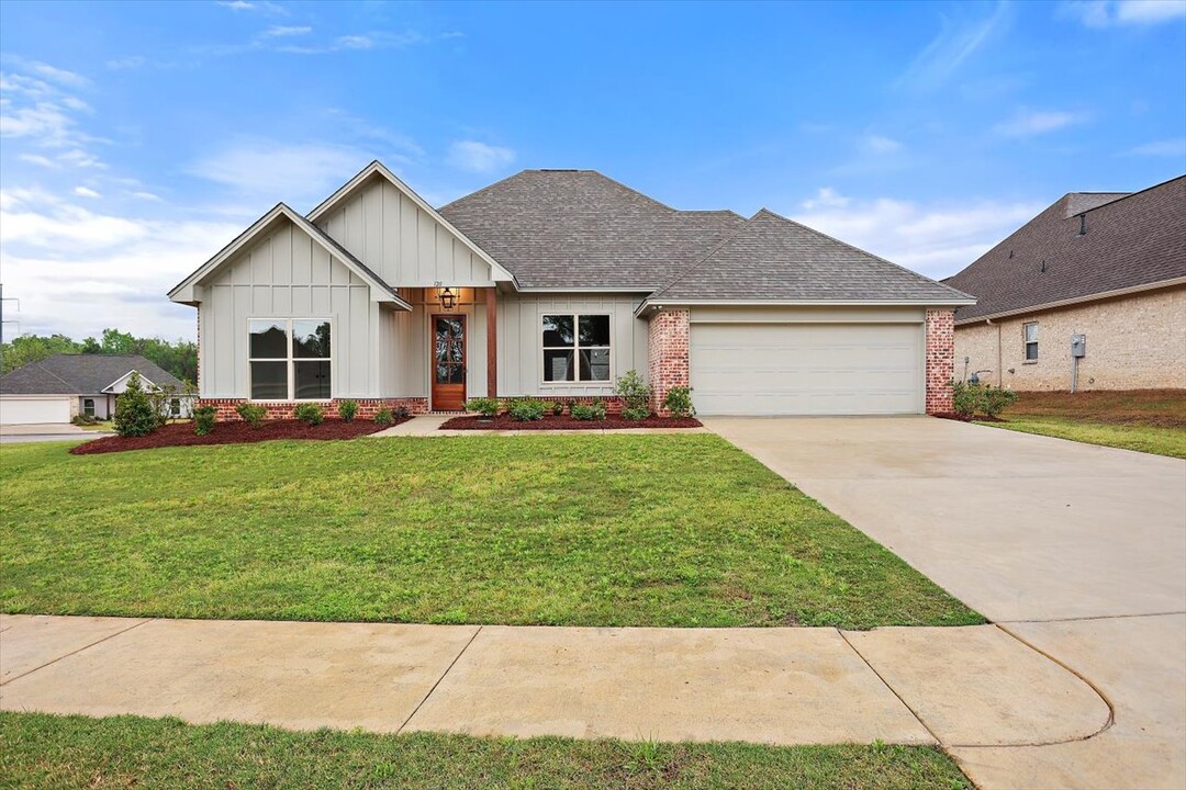 120 Willow Wy in Canton, MS - Building Photo