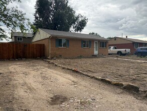 2406 Chimayo Dr in Colorado Springs, CO - Building Photo - Building Photo