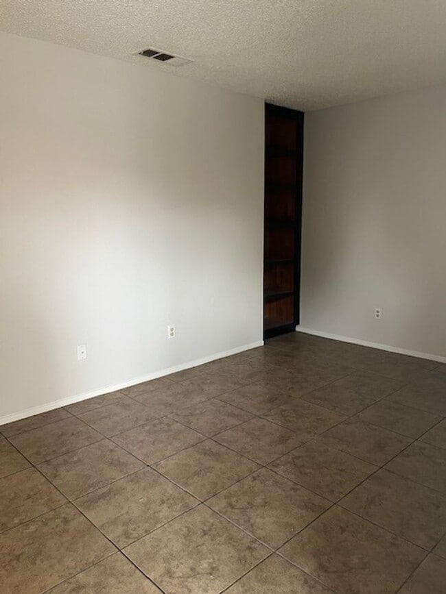 5904 Auburn St in Bakersfield, CA - Building Photo - Building Photo