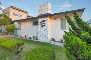 7832 W Manchester Ave in Los Angeles, CA - Building Photo