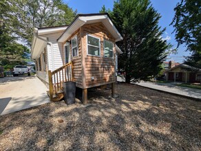 604 Yarborough St in Hendersonville, NC - Building Photo - Building Photo