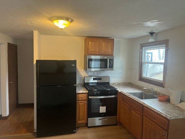 31 Bossi Ave in Randolph, MA - Foto de edificio - Building Photo