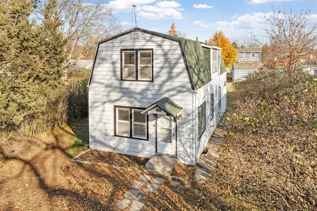 property at 5106 N Queen Ave