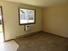 628 W State St in Hartford, WI - Building Photo