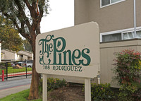 The Pines Apartments in Watsonville, CA - Foto de edificio - Building Photo