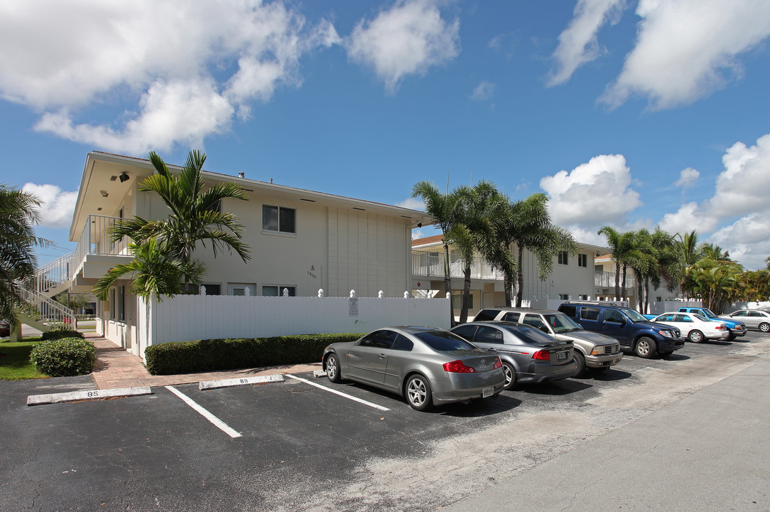 Lucaya Condominiums in Fort Lauderdale, FL - Foto de edificio