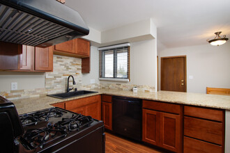 7146 S 38th St in Franklin, WI - Building Photo - Building Photo