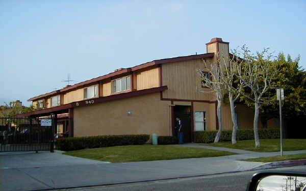 Garden Del Sol Apartments in Costa Mesa, CA - Building Photo - Building Photo