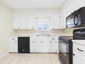 4663 SE Brighton Dr in Lawton, OK - Building Photo - Building Photo