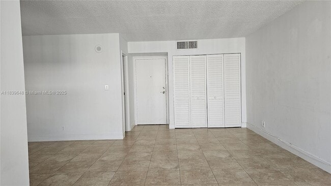 17021 N Bay Rd, Unit 710 in Sunny Isles Beach, FL - Building Photo - Building Photo