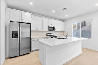 4469 Sawyer Rdg St in Las Vegas, NV - Building Photo - Building Photo