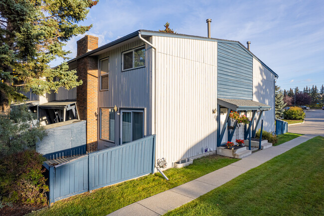 5315 53rd Ave NW in Calgary, AB - Building Photo - Building Photo