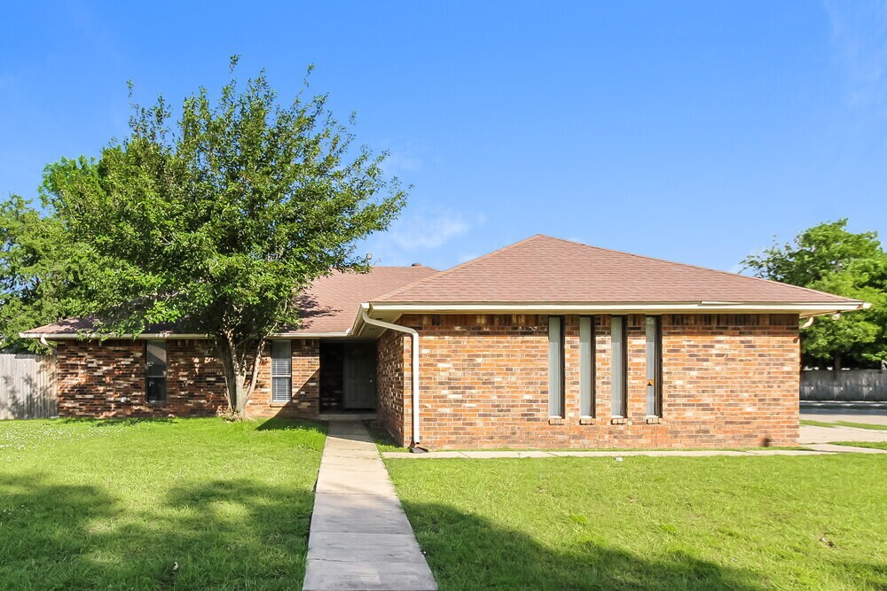 674 Wandering Way in Oklahoma City, OK - Foto de edificio