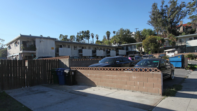 Highland Cove in Los Angeles, CA - Building Photo - Building Photo