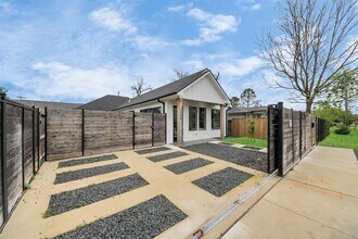 5520 Chapman St in Houston, TX - Foto de edificio - Building Photo