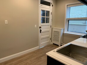 2046 W Farragut Ave in Chicago, IL - Building Photo - Building Photo
