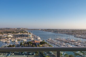Azzurra in Marina Del Rey, CA - Foto de edificio - Building Photo