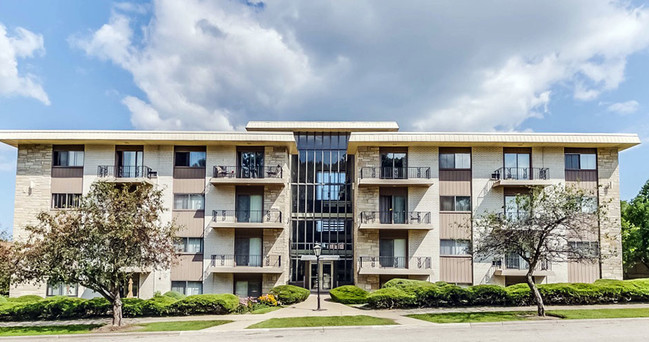 Imperial Tower Apartments in Waukegan, IL - Building Photo - Building Photo