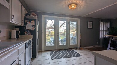 2222 W 74th Terrace in Prairie Village, KS - Building Photo - Building Photo