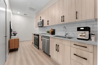 Eau Claire Residences in Calgary, AB - Building Photo - Building Photo